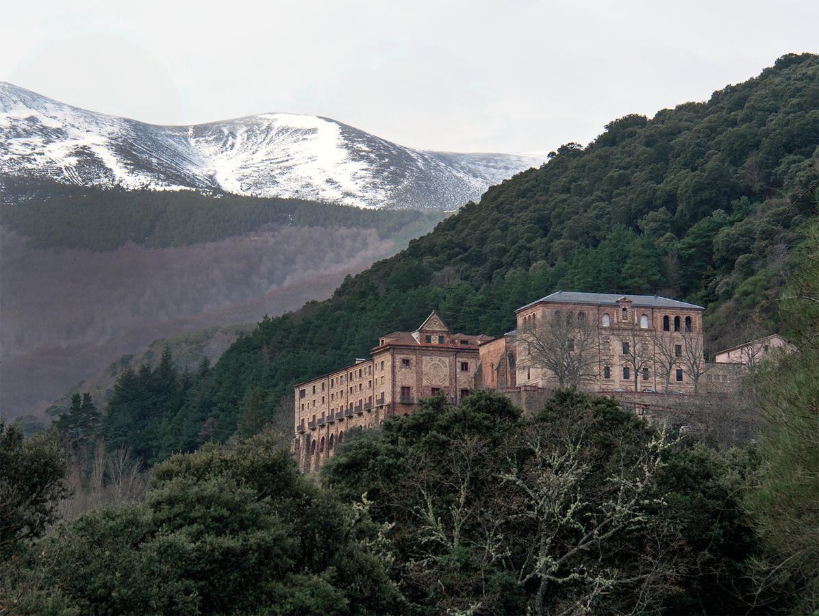 Monasterio De Santa Maria De Valvanera Anguiano المظهر الخارجي الصورة