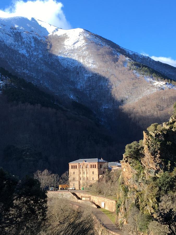 Monasterio De Santa Maria De Valvanera Anguiano المظهر الخارجي الصورة