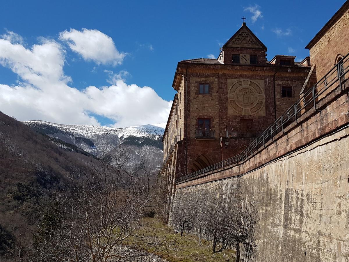 Monasterio De Santa Maria De Valvanera Anguiano المظهر الخارجي الصورة